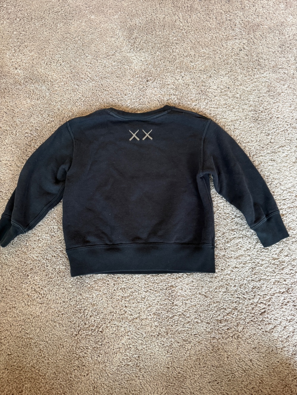 KAWS x Uniqlo black Crewneck Sweatshirt - Picture 4 of 4